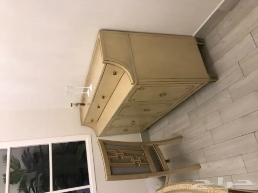 طاولة طعام فخمه (image 1)