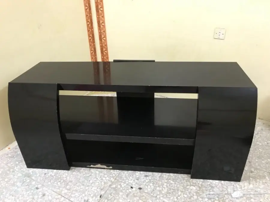 طاولة تلفزيون و بوتاغاز بيع مستعجل و سعر طيب