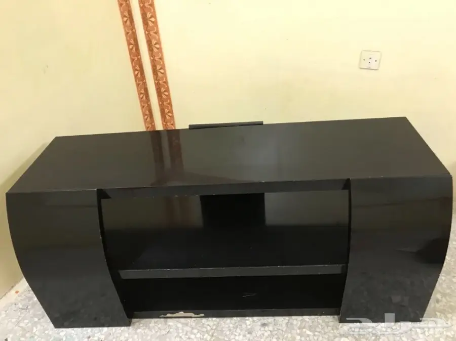 طاولة تلفزيون و بوتاغاز بيع مستعجل و سعر طيب (image 1)