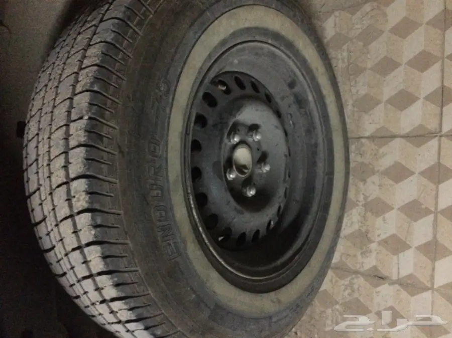 للبيع كفرات رانوي هايلكس مع جنوط مرسدس