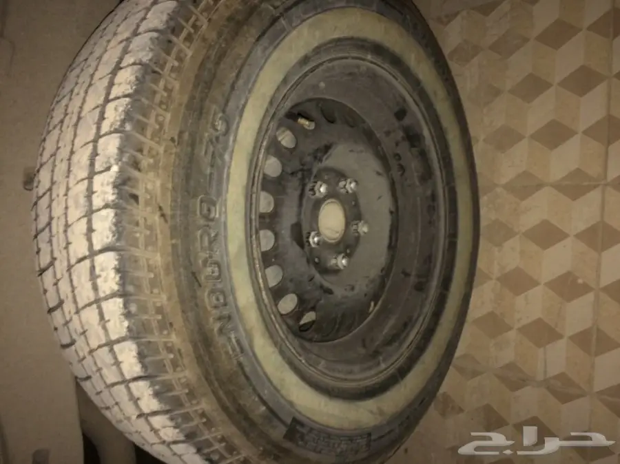 للبيع كفرات رانوي هايلكس مع جنوط مرسدس (image 1)