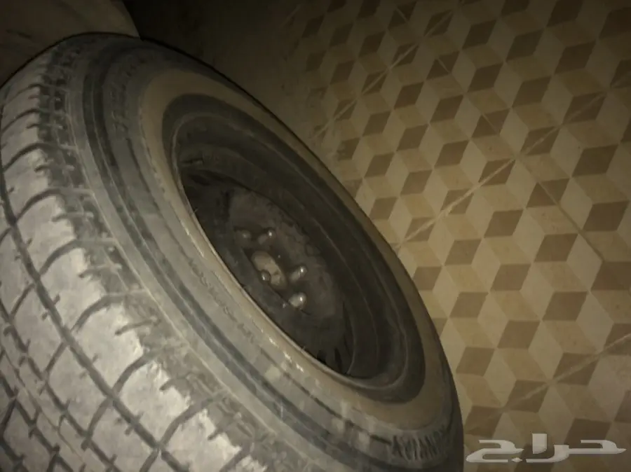 للبيع كفرات رانوي هايلكس مع جنوط مرسدس (image 3)