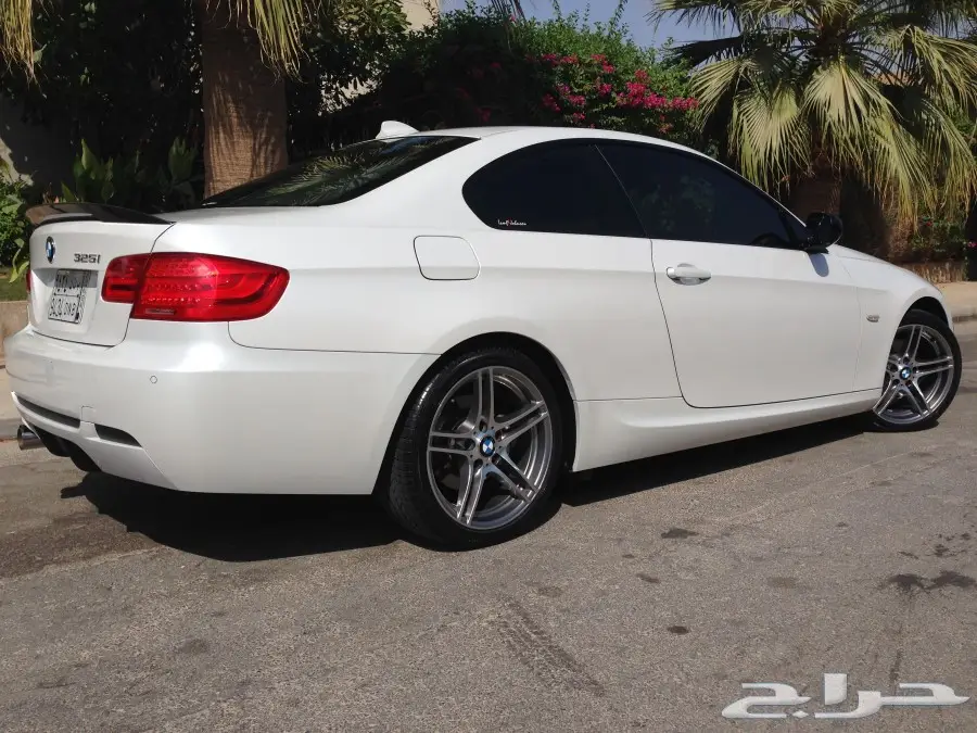 للبيع BMW 325i بحالة الوكالة وارد الناغي (image 11)