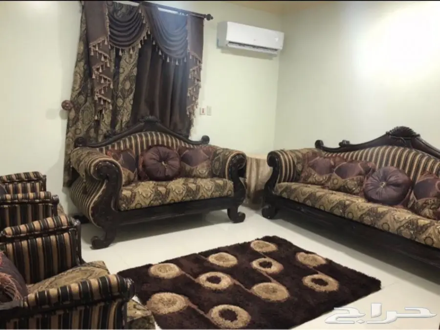 كنب اربع قطع مع فرش وطاولات (image 1)