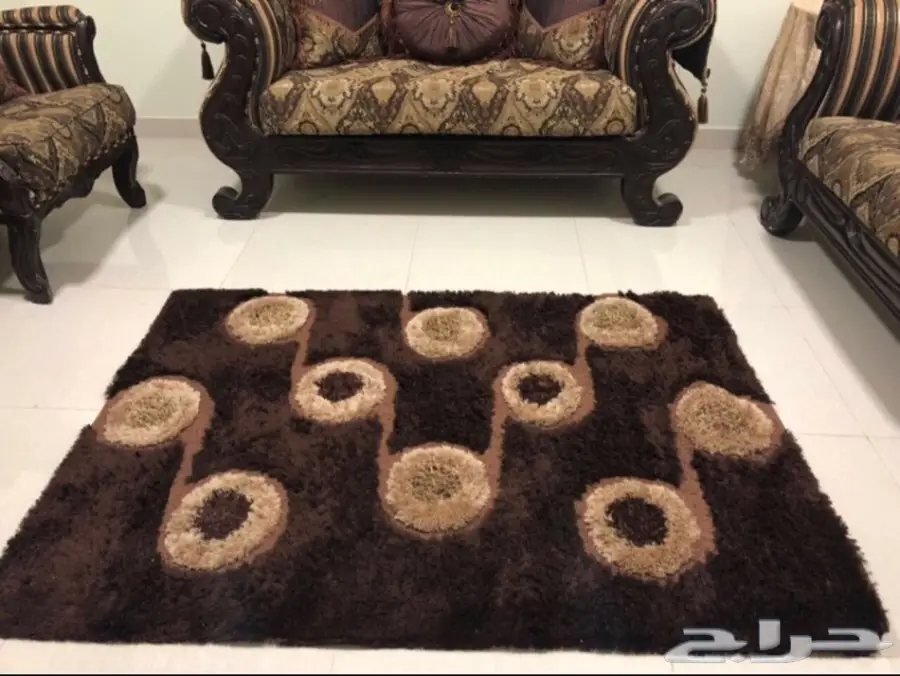 كنب اربع قطع مع فرش وطاولات (image 2)