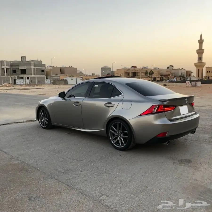 لكزس is F 2016 (image 1)