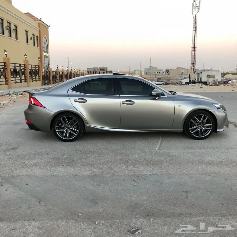 لكزس is F 2016 (image 2)