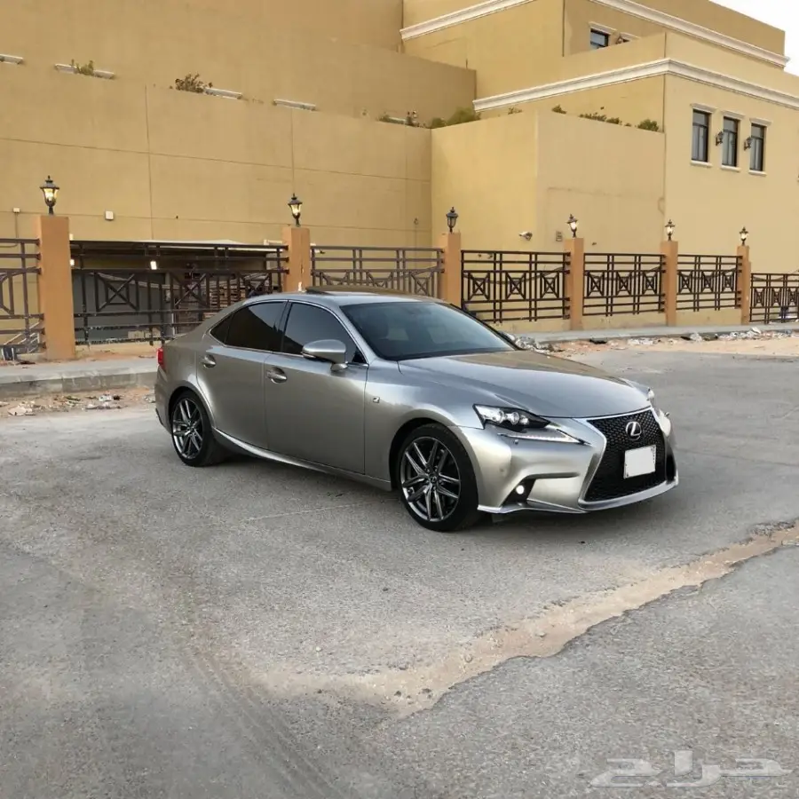 لكزس is F 2016 (image 3)