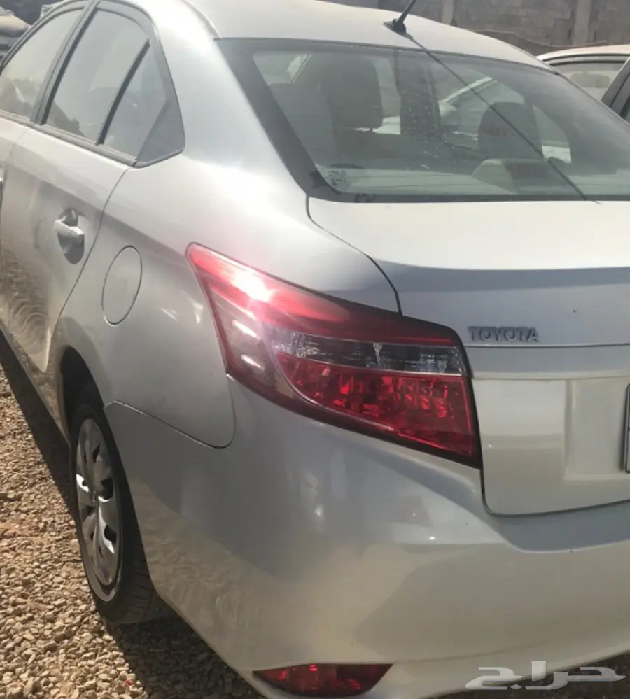 للبيع يارس اتماتيك ابيض موديل 2016 (image 2)