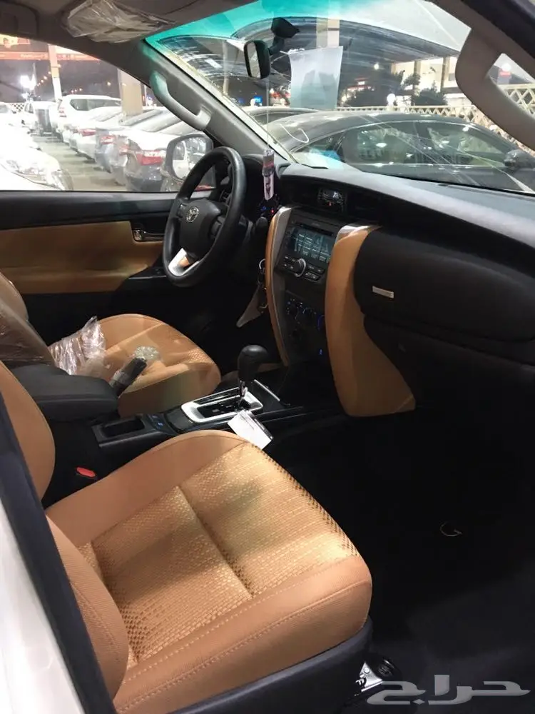 تويوتا فورتونر موديل 2017 4سلندر دبل وبدون (image 8)