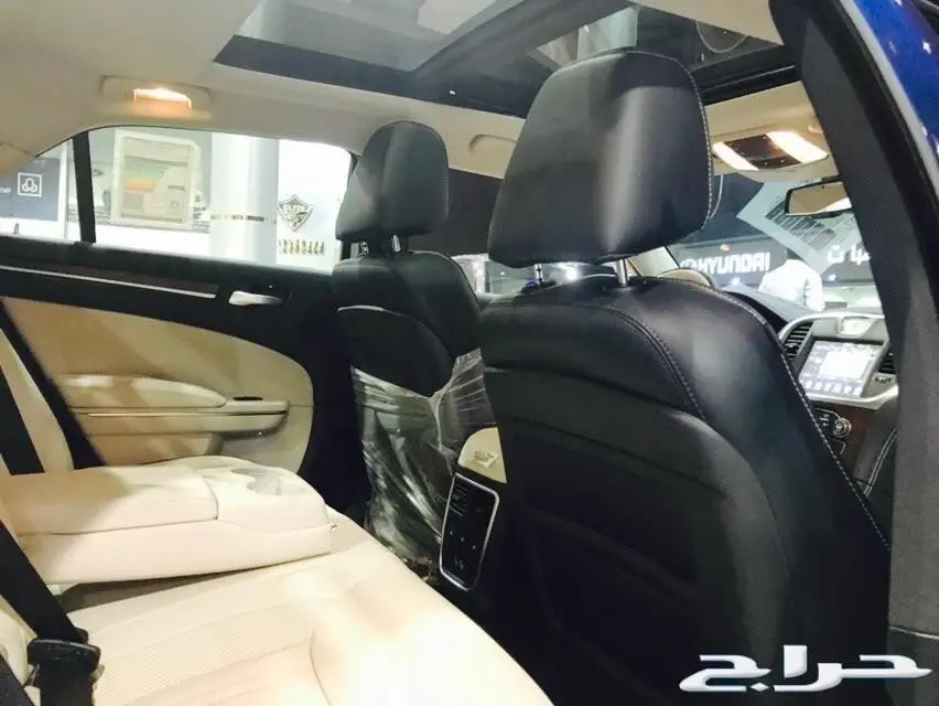 كرايزلر - C300 -اكزكتيف فل- 2017 -كميه محدوده (image 21)