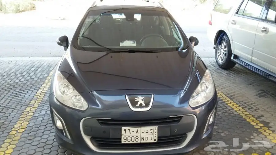 للبيع سياره بيجو