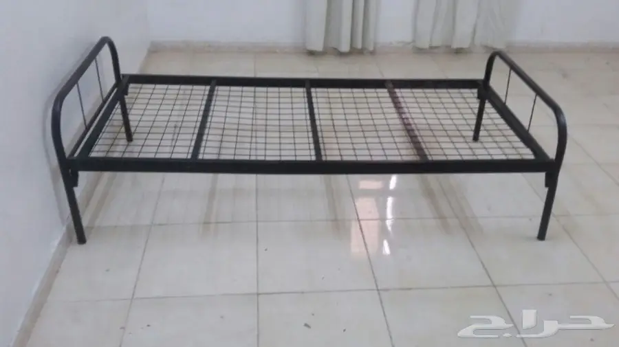 سرير حديد ومعه مرتبتين مستعملات  (image 1)