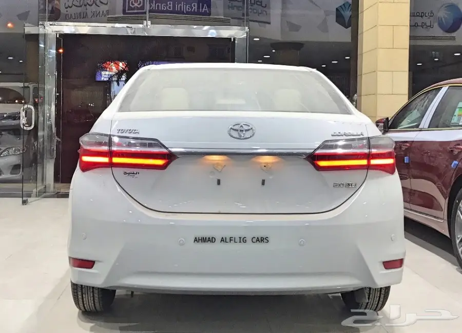 تويوتا كورلا 2018 - نسخة كاملة 2.0 (بريمي) - حالة ممتازة (image 3)