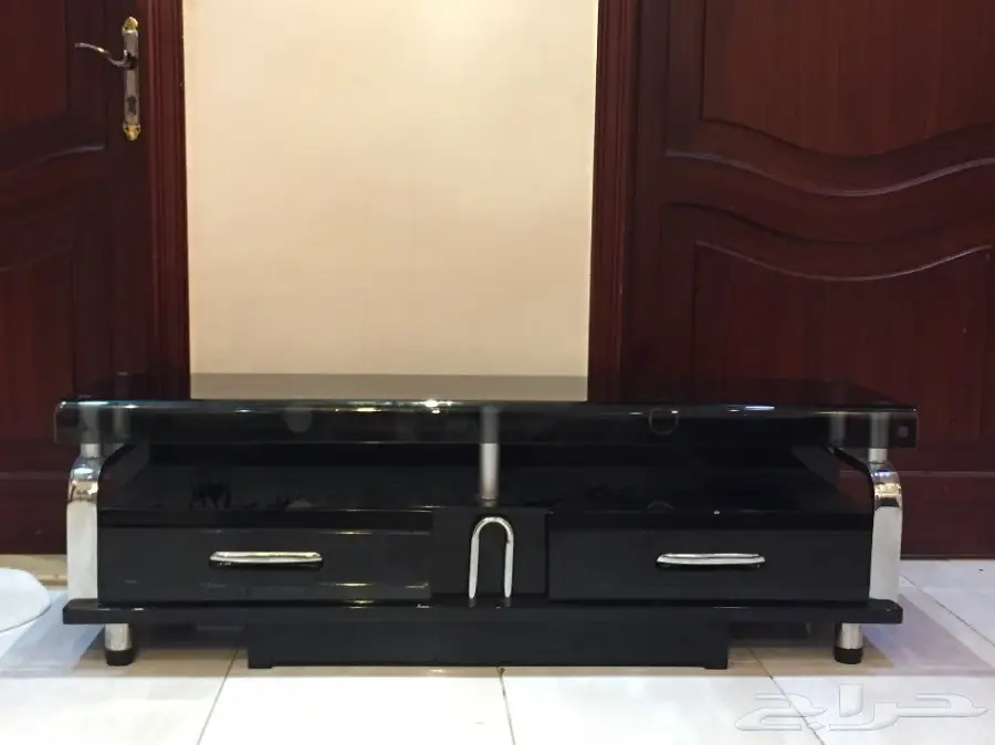 طاوله للبيع 