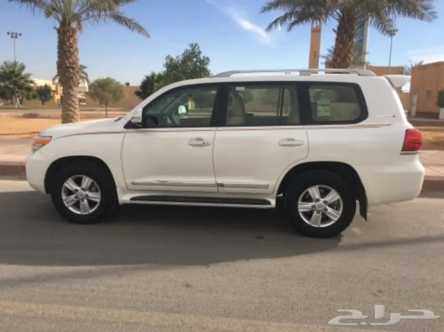 لاند كروزر جي اكس ار فل كامل موديل 2015 (image 3)