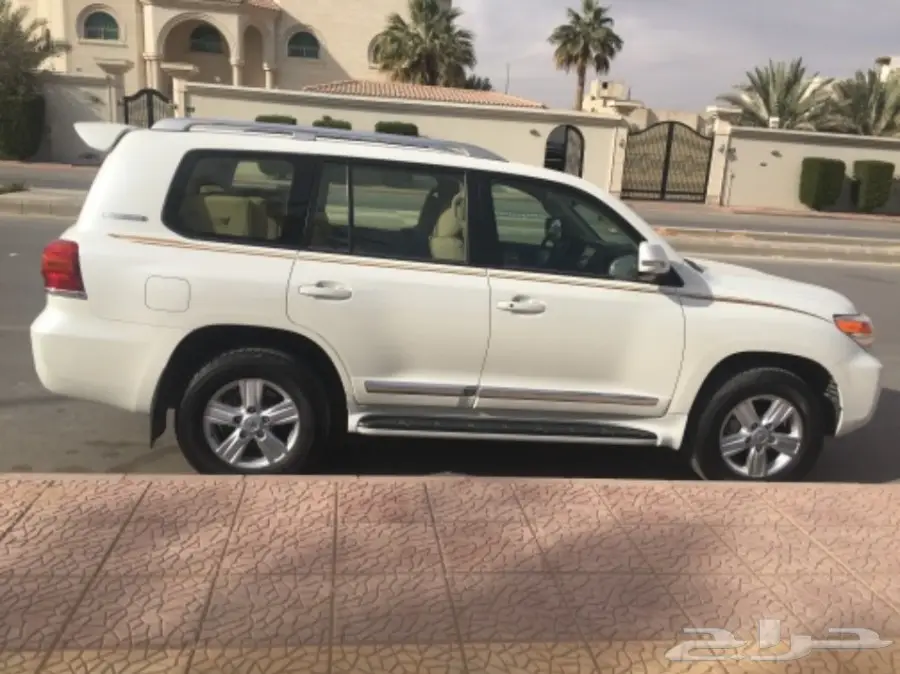 لاند كروزر جي اكس ار فل كامل موديل 2015 (image 4)