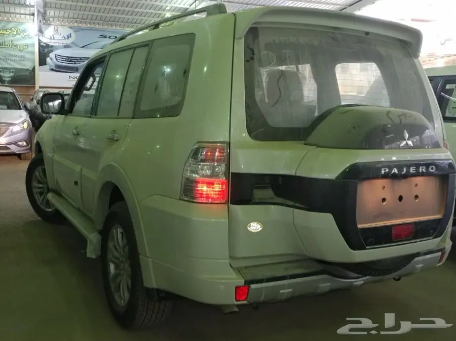 ميتسوبيشى باجيرو   فل كامل خليجى موديل 2017 (image 2)