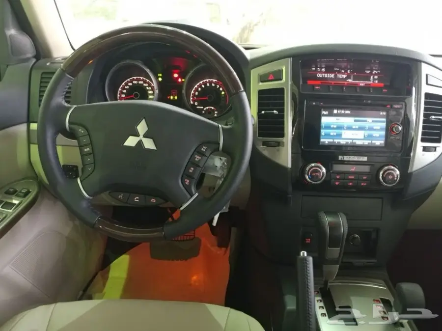 ميتسوبيشى باجيرو   فل كامل خليجى موديل 2017 (image 4)