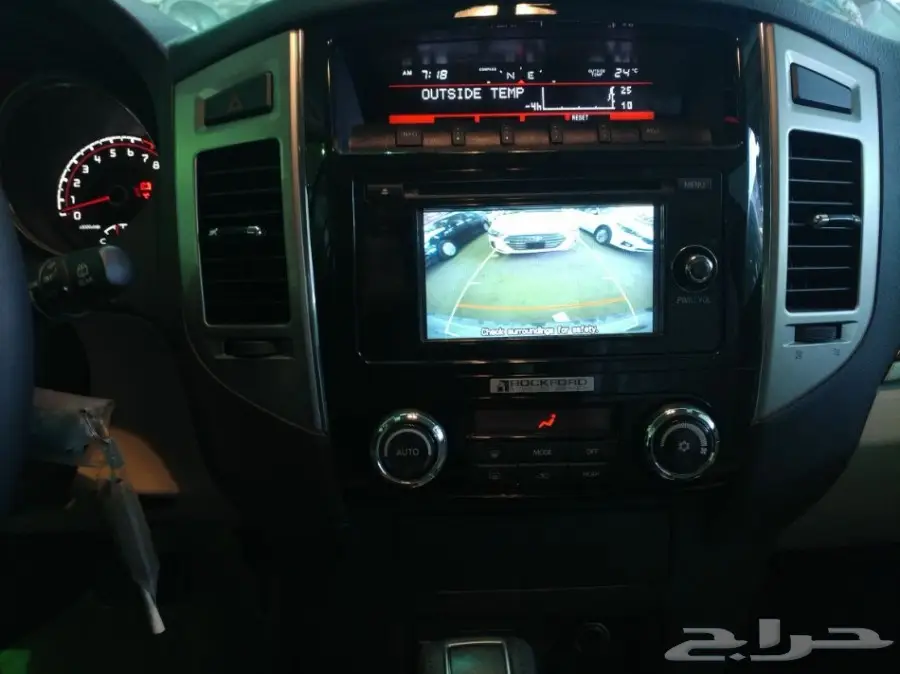 ميتسوبيشى باجيرو   فل كامل خليجى موديل 2017 (image 7)