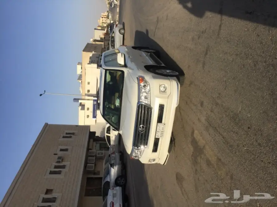تويوتا لاندكروزر GXR 2015  فل كامل (image 3)