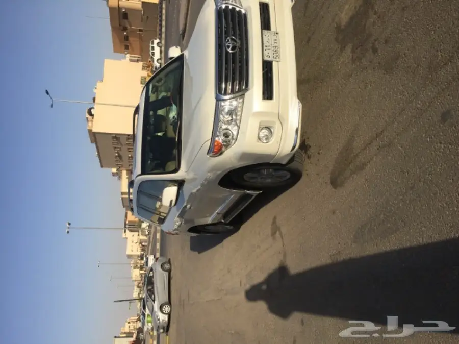 تويوتا لاندكروزر GXR 2015  فل كامل (image 4)