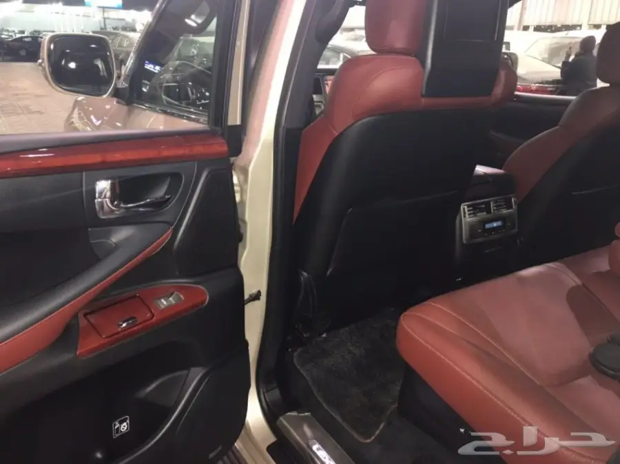 لكزس ال اكس 570 ذهبي 2015 فل كامل - معرض سما2 (image 13)