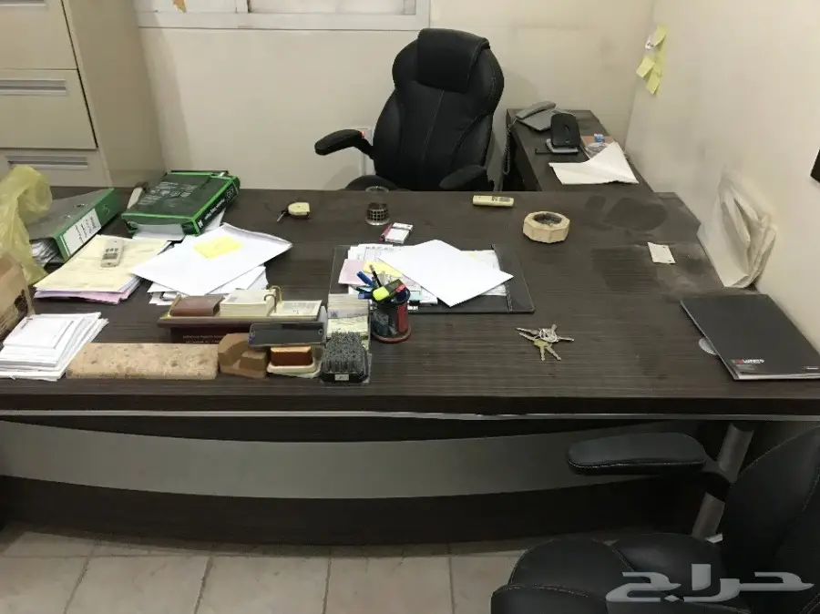 اثاث مكتبي نظيف جدا  (image 1)