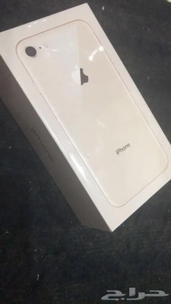 ايفون 8  ذاكره 64 ذهبي جديد لم يستخدم 