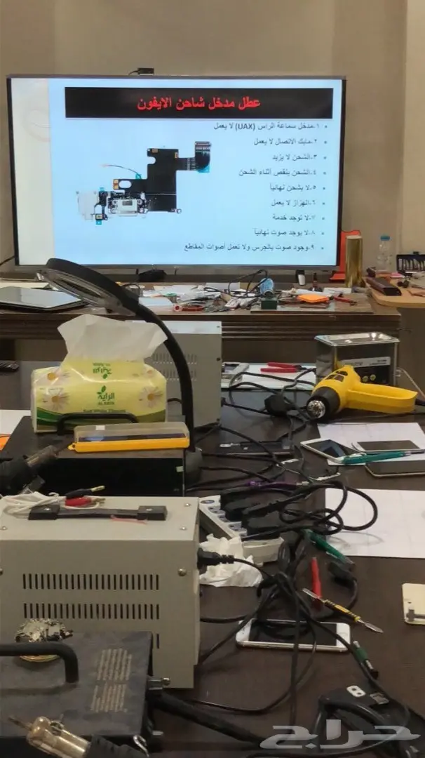 تدرب على صيانة الجوال في ورشة الفيصل . (image 1)