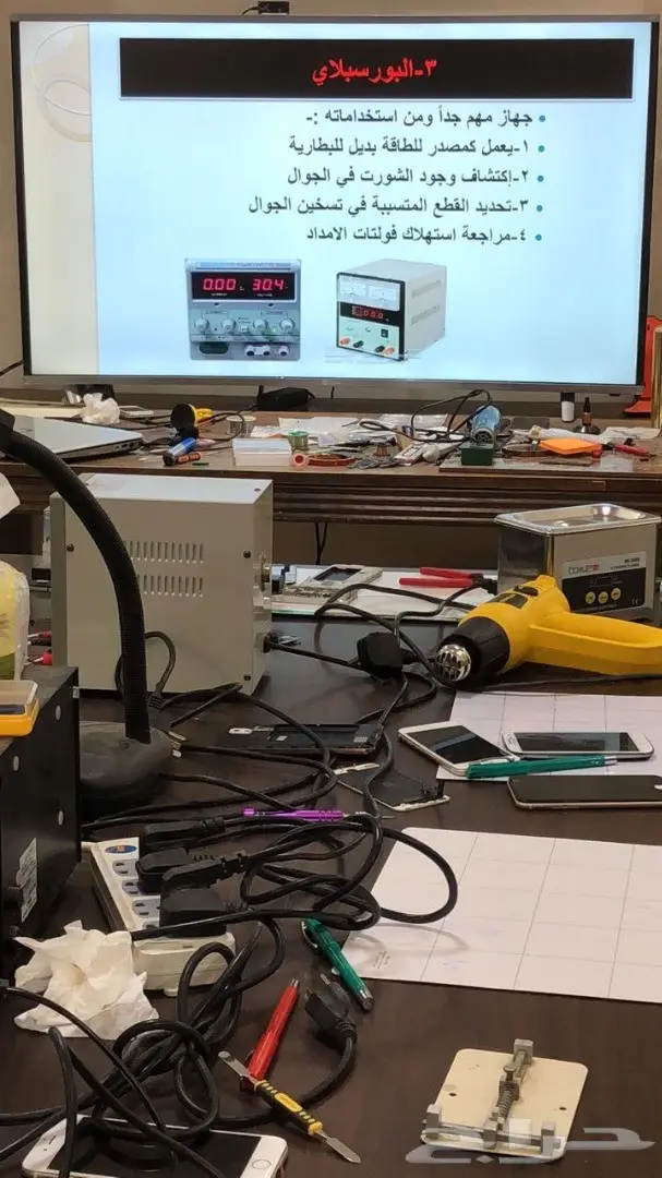 تدرب على صيانة الجوال في ورشة الفيصل .