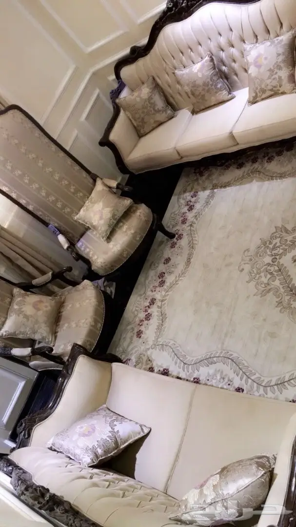 كنب كلاسيكي 