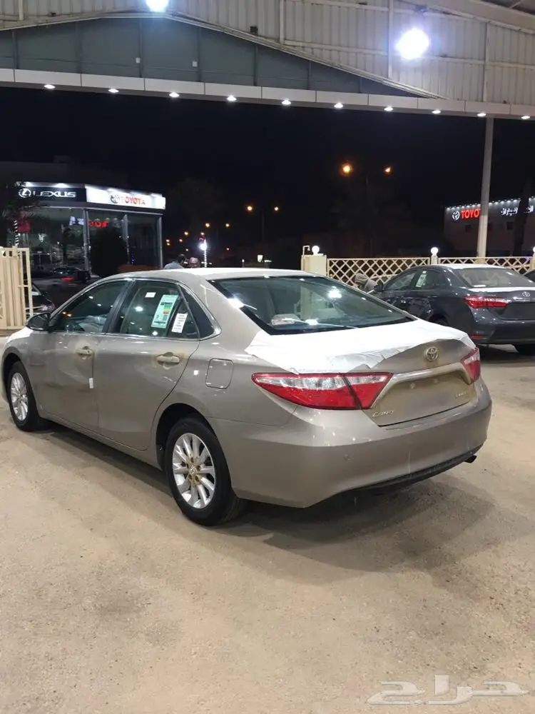 تويوتا كامري ليميتدد موديل 2017 ملون (image 8)