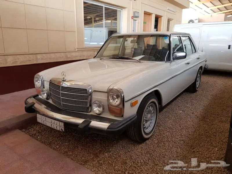 سيارة قديمة تراثية  1975