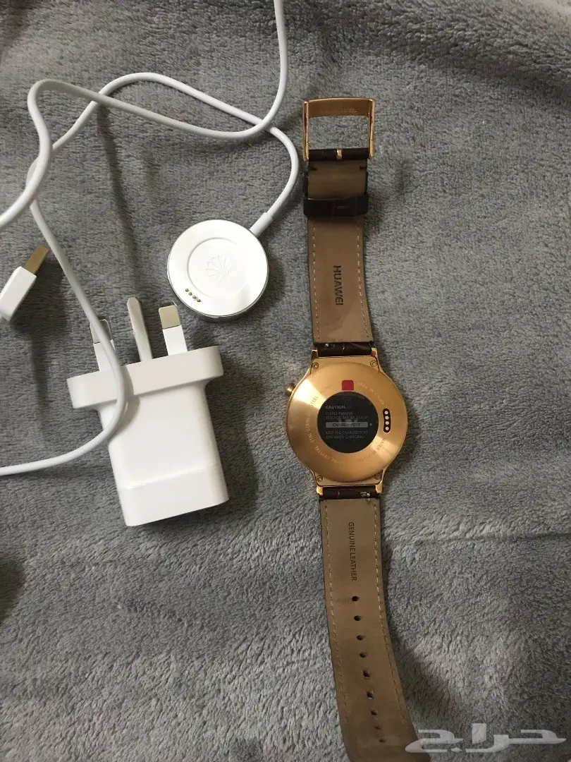 ساعة هواوي w1ذهبية اللون اخت الجديد (image 1)