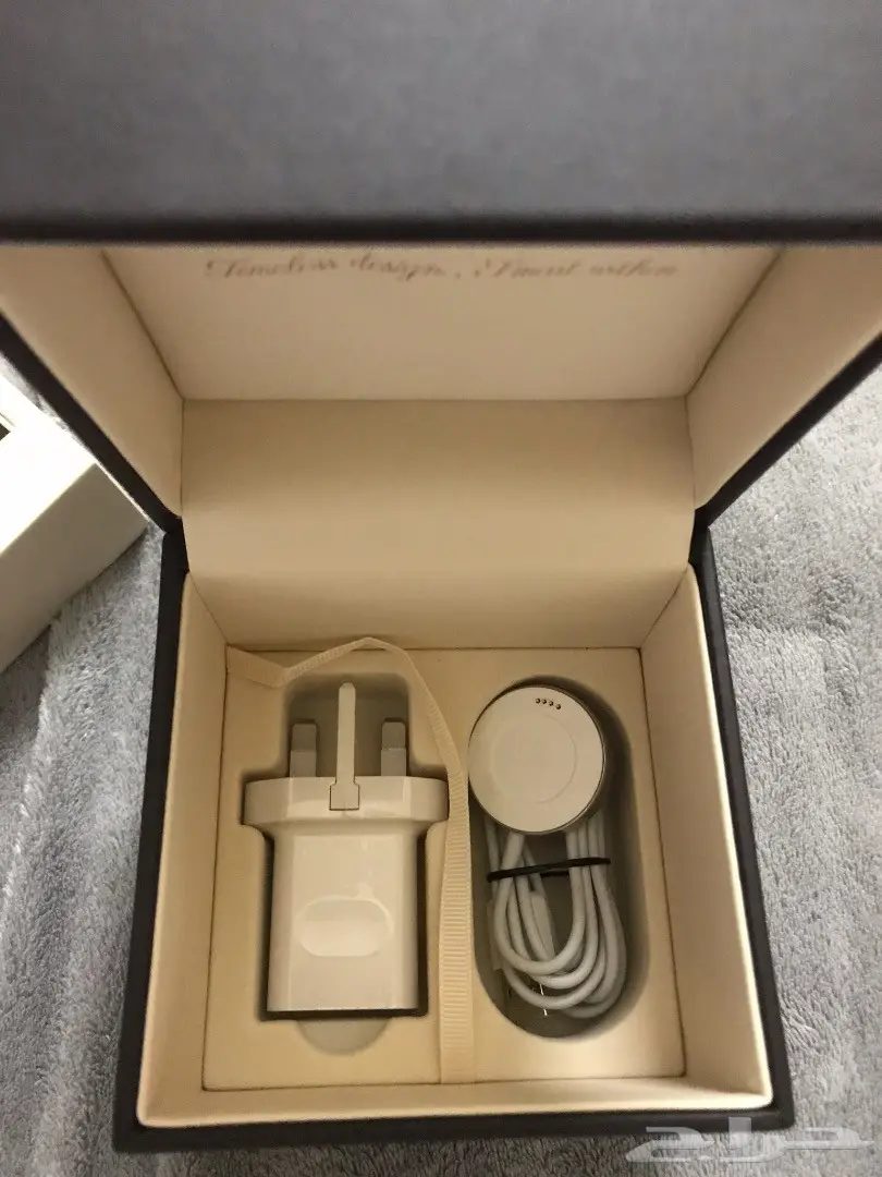 ساعة هواوي w1ذهبية اللون اخت الجديد (image 2)