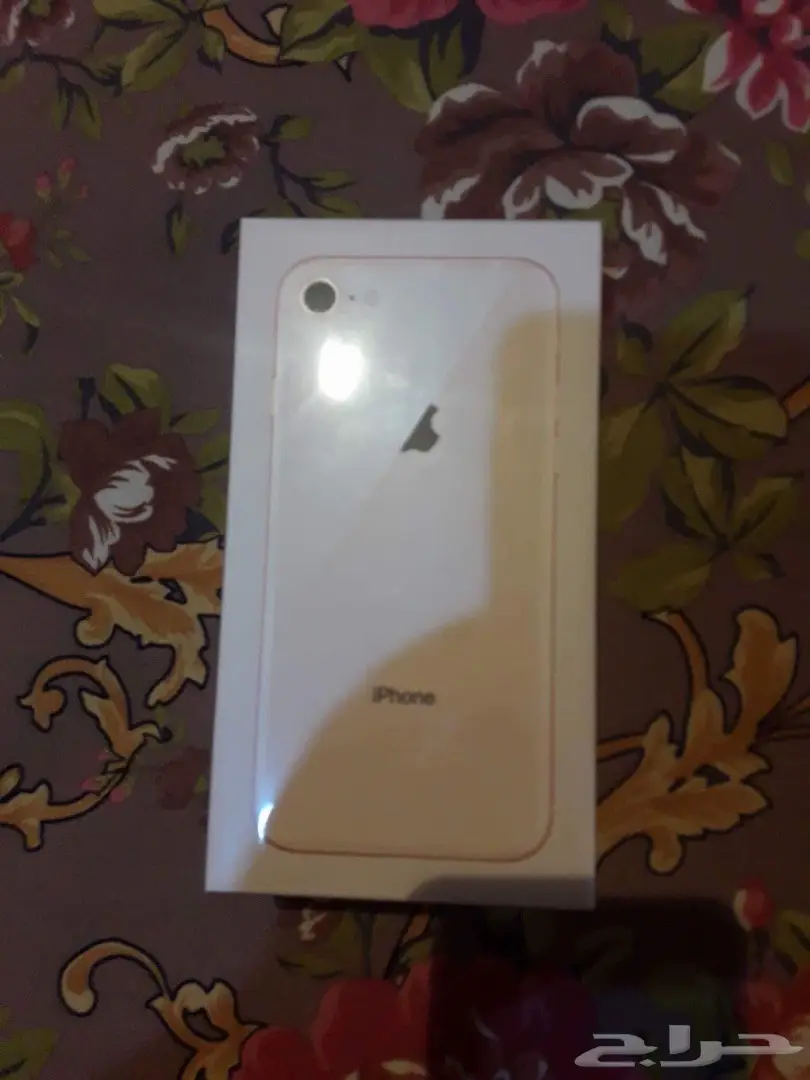 للبيع: ايفون 8 - ذهبي و أسود (256GB) + رمادي (64GB) - أسعار تنافسية! (image 1)