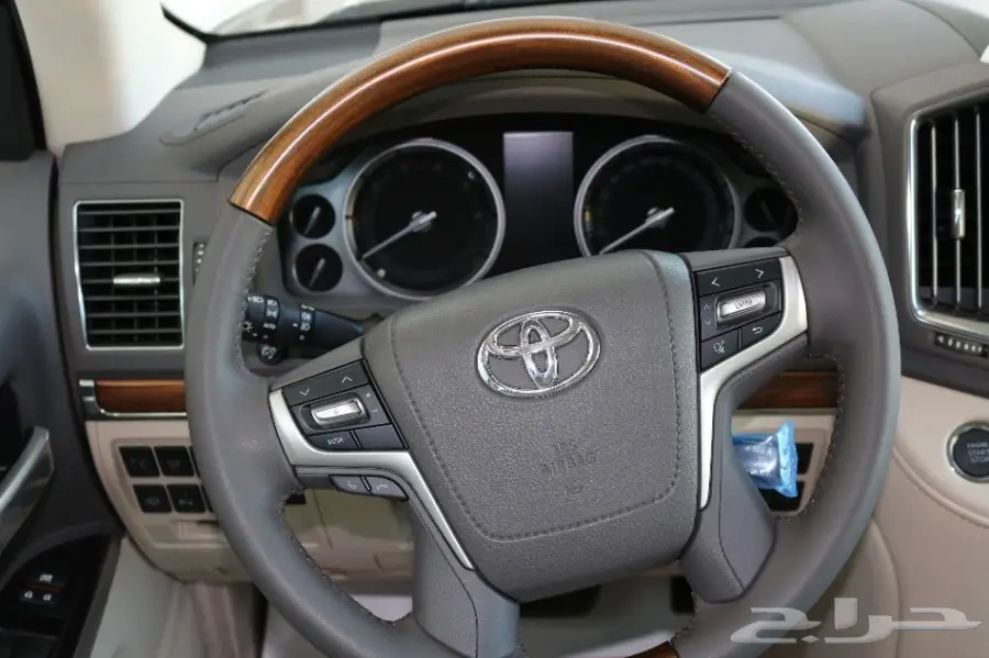 تويوتا لاندكروزر فى اكس ار 1 موديل 2018 (image 12)