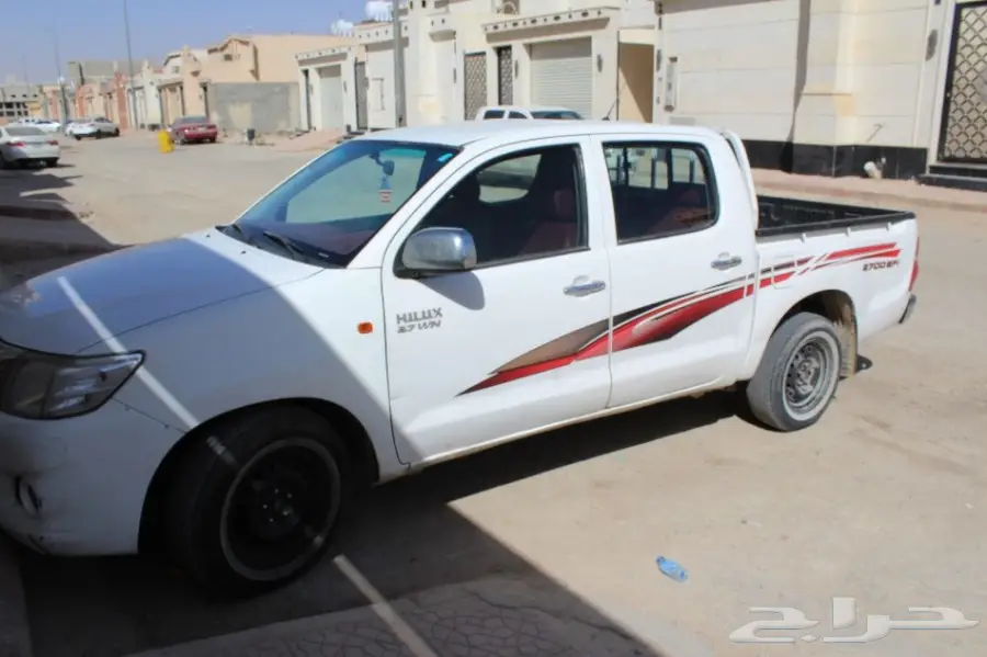 للبيع سيارة هايلكس موديل 2012  غمارتين