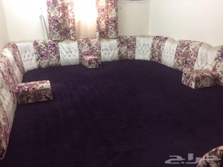 مساند مع الستاره