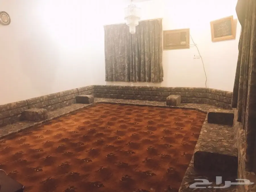 للبيع مجلس عربي ارضي وكنب  (image 1)