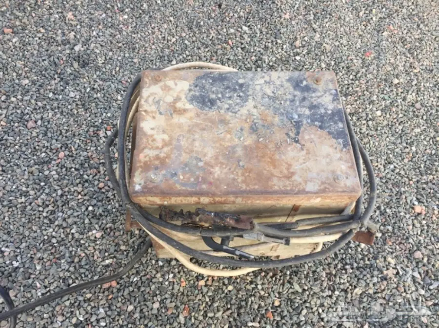 مكينه  لحام كبيرة