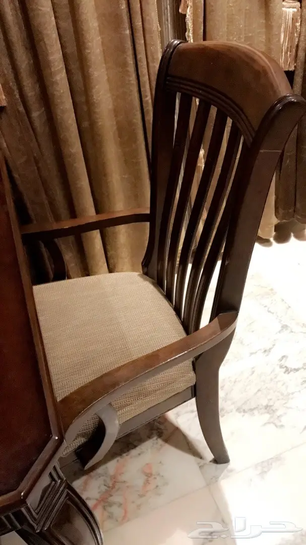 طاولة طعام كاملة مع البوفيه  (image 1)