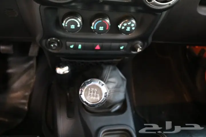 رانجلر صحاري 2012 قير عادي - مجهز بالكامل (image 14)