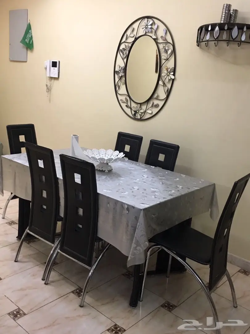 اثاث كنب وطاولة طعام للبيع مستعجل (image 1)