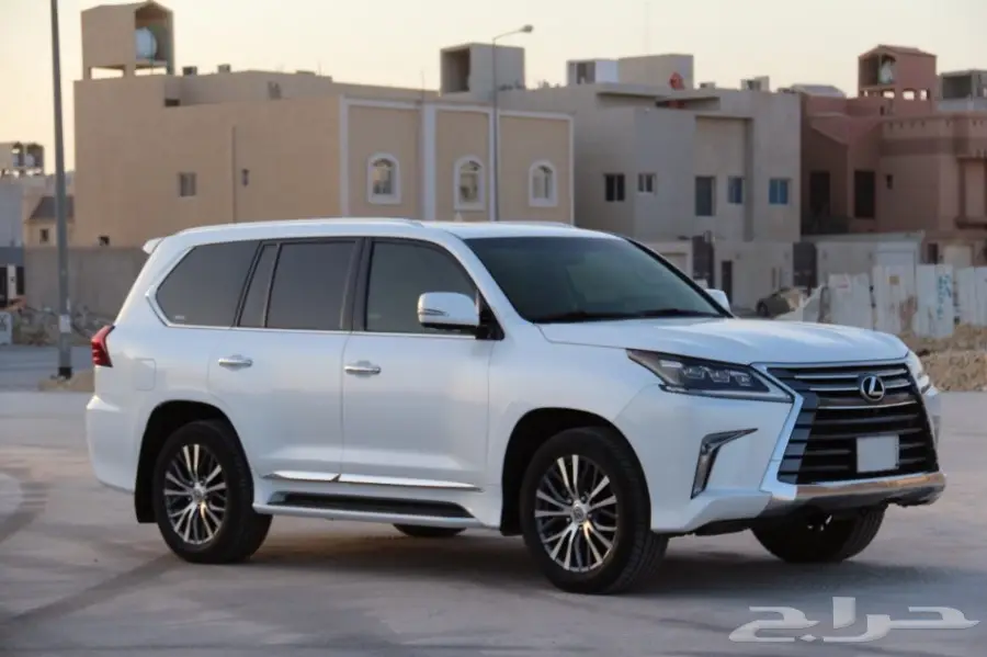 للبيع جيب لكزس نظيف