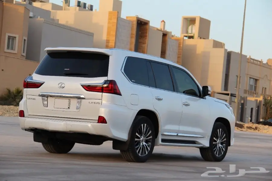 للبيع جيب لكزس نظيف (image 5)