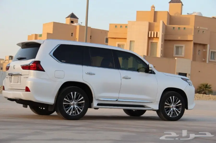 للبيع جيب لكزس نظيف (image 8)