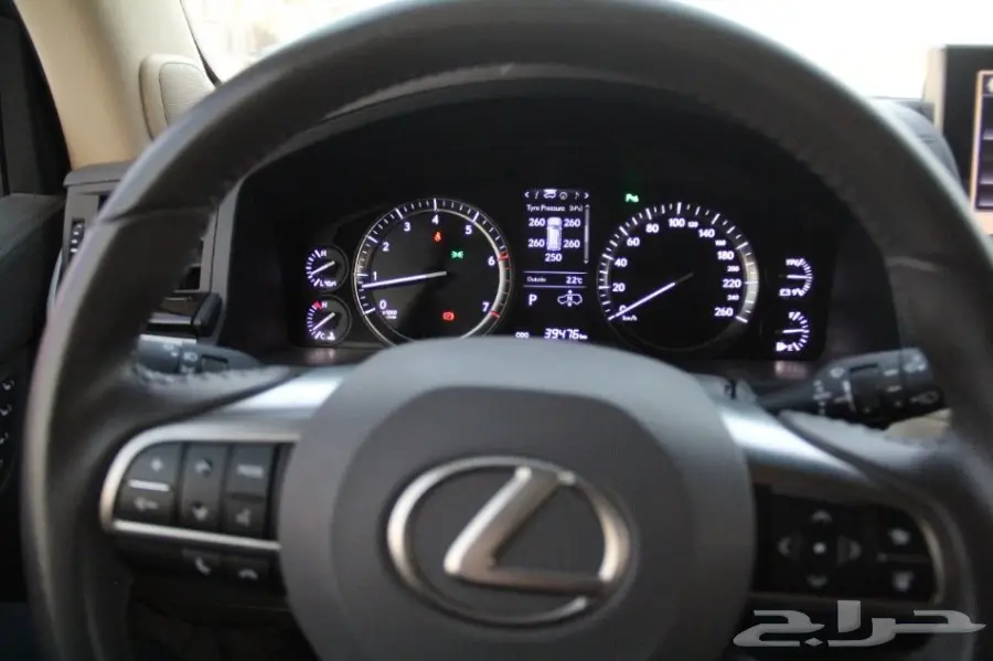 للبيع جيب لكزس نظيف (image 25)