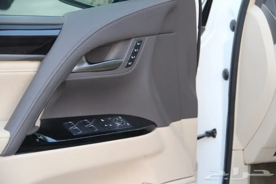 للبيع جيب لكزس نظيف (image 32)